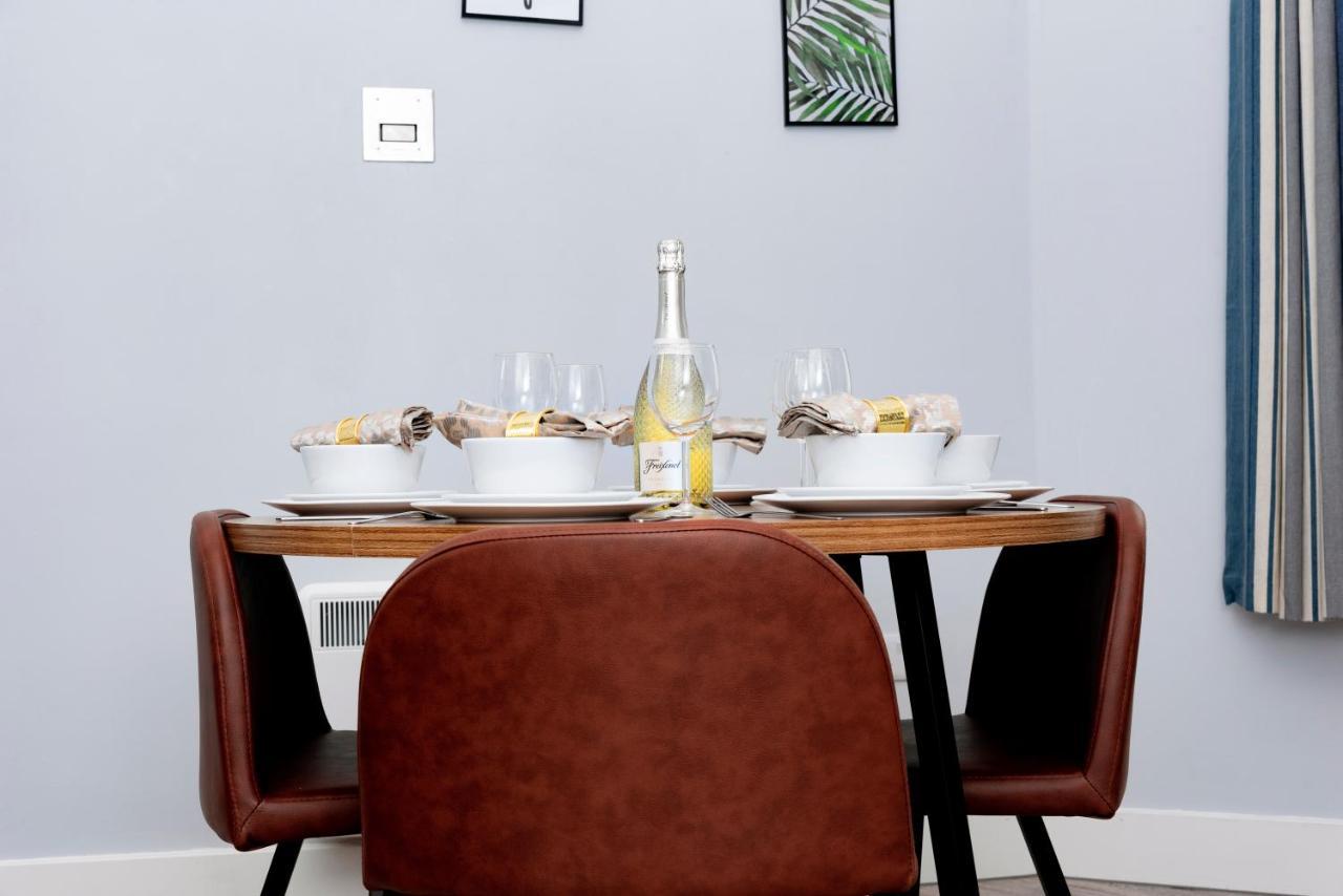 Wrexham Central Stay - Apartment Six المظهر الخارجي الصورة