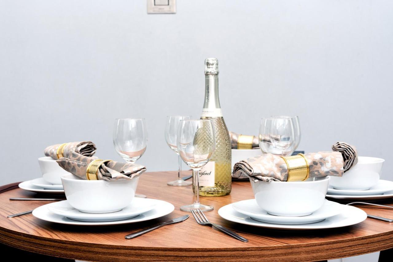 Wrexham Central Stay - Apartment Six المظهر الخارجي الصورة