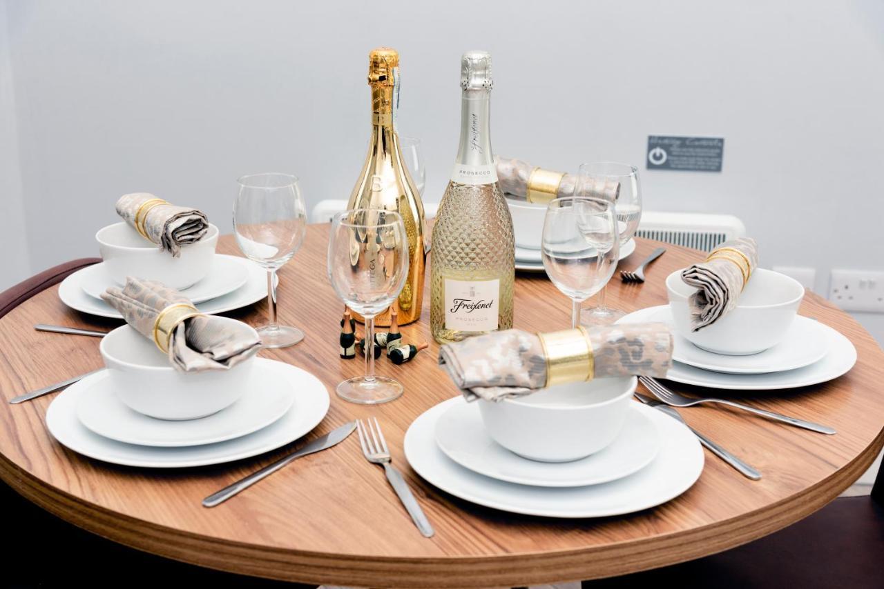 Wrexham Central Stay - Apartment Six المظهر الخارجي الصورة