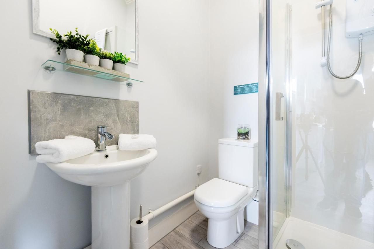 Wrexham Central Stay - Apartment Six المظهر الخارجي الصورة