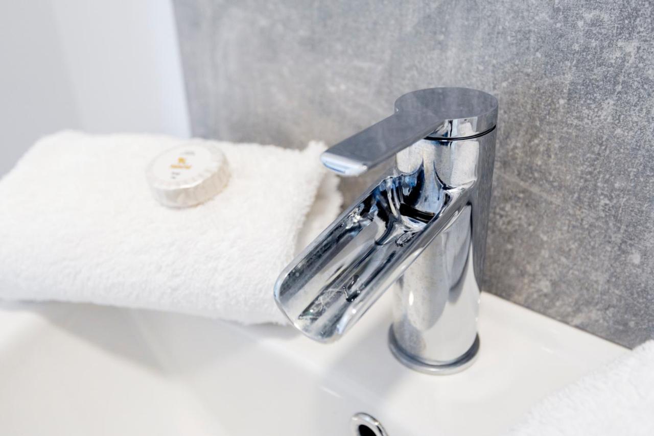Wrexham Central Stay - Apartment Six المظهر الخارجي الصورة